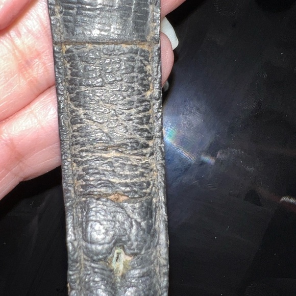 Vintage Guess Womens Gold Watch With Black Leather Band & White Dial Japan Movem - Picture 5 of 5